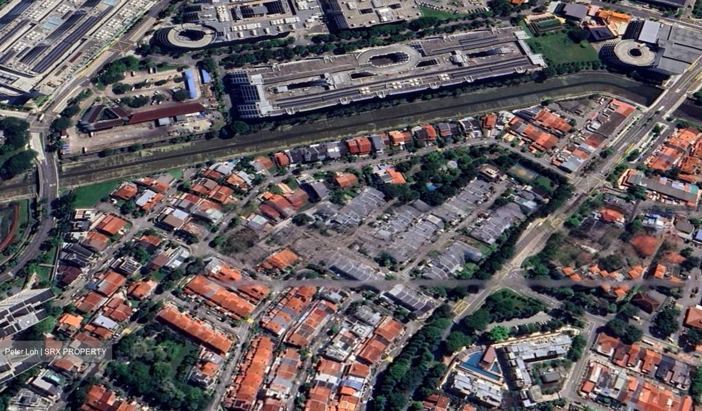 Jalan Pari Burong (D16), Semi-Detached #465603591